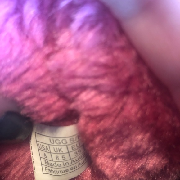 Size 8 Women’s Uggs - Picture 5 of 5